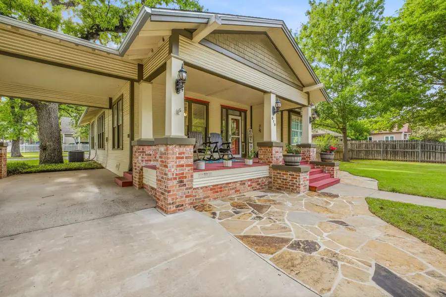 910 S Waco Street, Weatherford, TX 76086 - #3