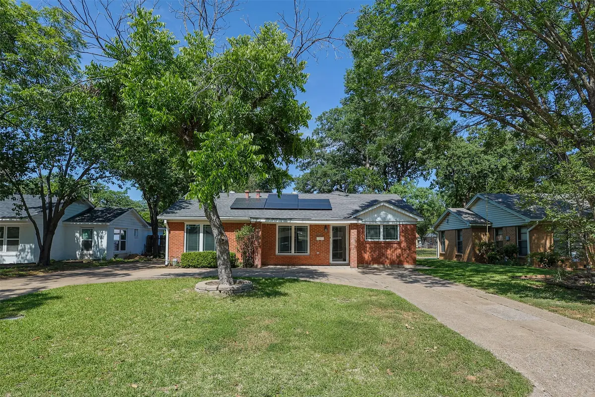 733 Thersa Drive, River Oaks, TX 76114 - #1