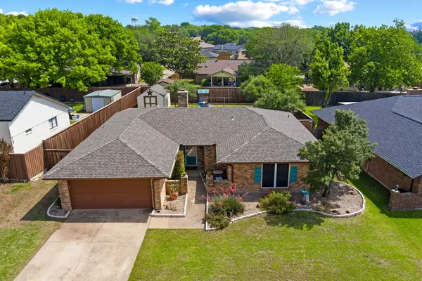 224 Overcrest Drive, Benbrook, TX 76126