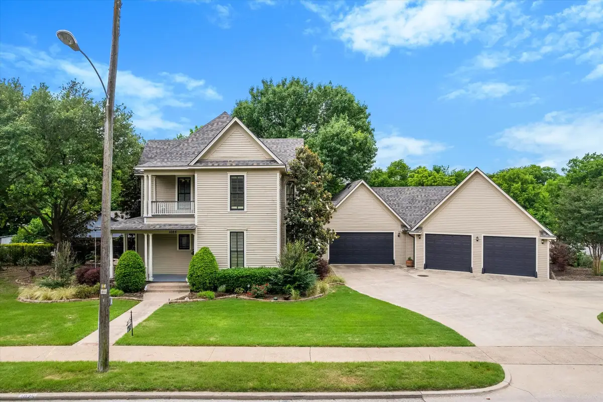 1025 W Main Street, Waxahachie, TX 75165 - #1