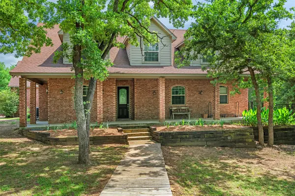 8000 Walnut Drive, Alvarado, TX 76009