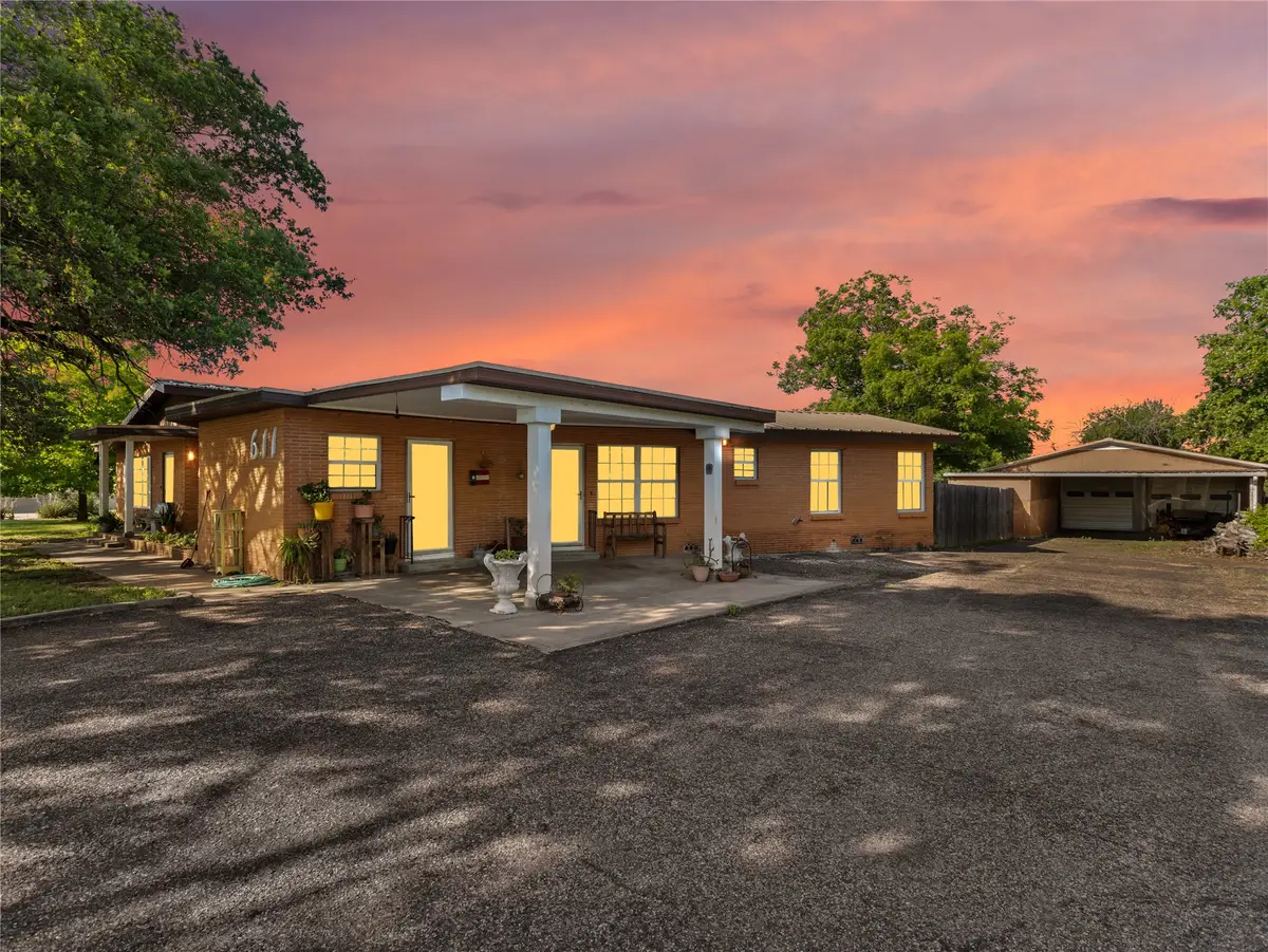 611 N Avenue Q, Clifton, TX 76634 - #1