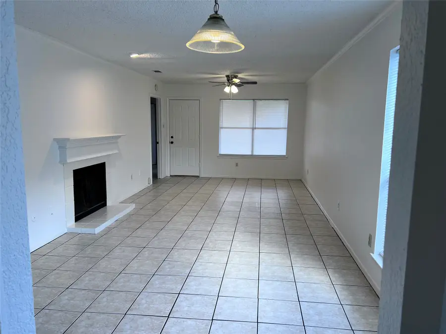 2715/2717 Parkchester Drive, Arlington, TX 76015 - #3