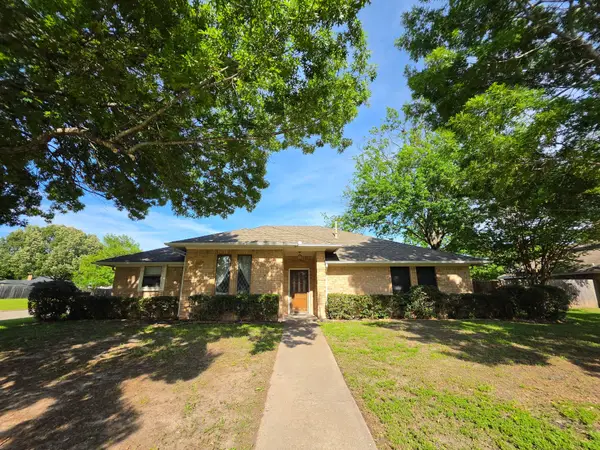 10501 Oak Creek Drive, Greenville, TX 75402