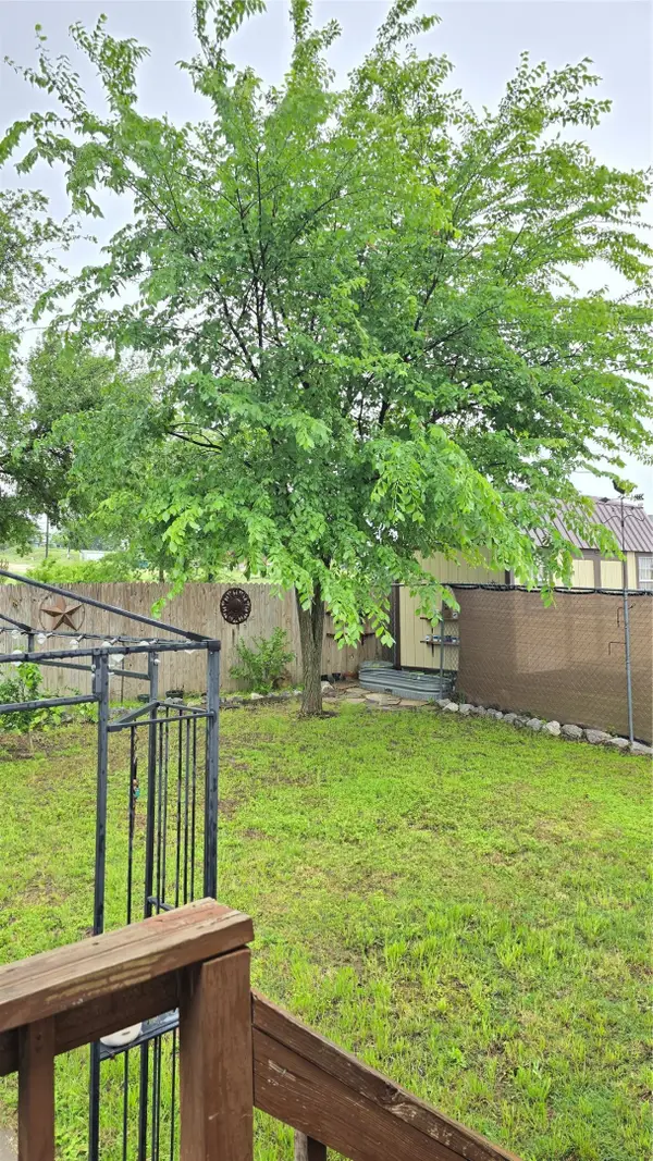 119 Enchanted Lakes Drive, Azle, TX 76020