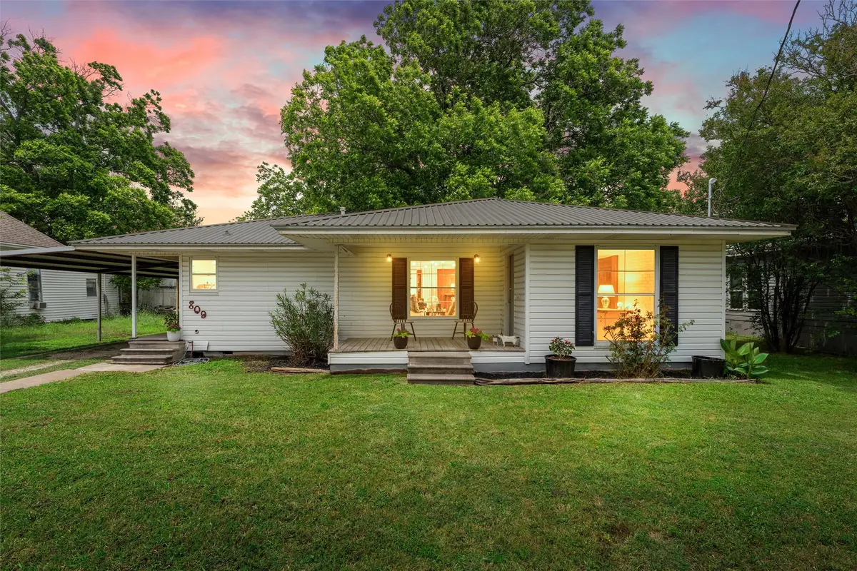 809 E Limestone Avenue, Mart, TX 76664 - #1