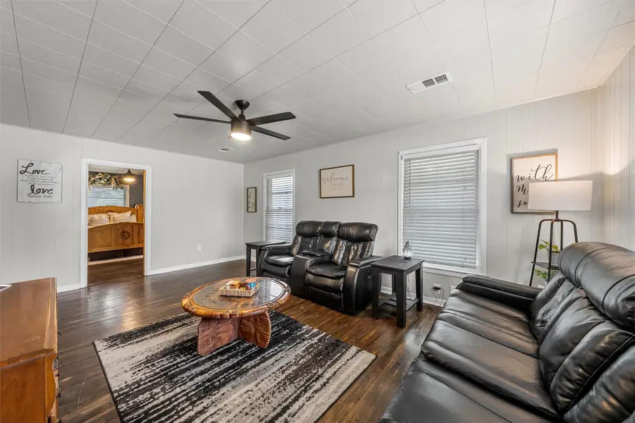 809 E Limestone Avenue, Mart, TX 76664 - #3