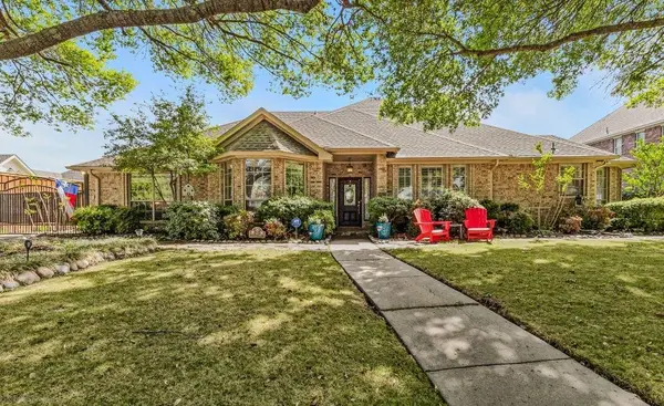 5017 River Bluff Drive, Fort Worth, TX 76132