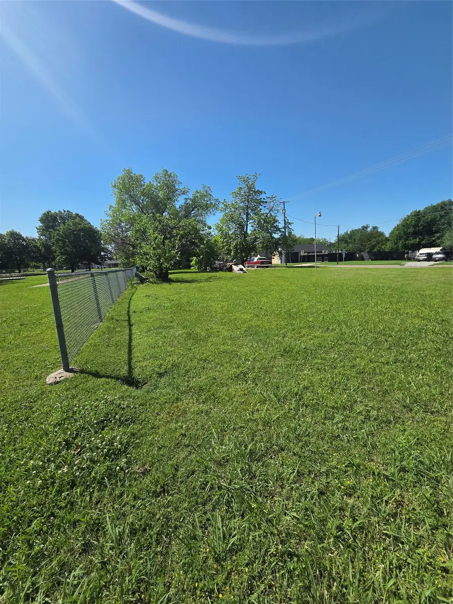 500 E Evergreen Street, Sherman, TX 75090 - #2