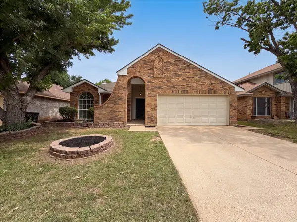 8517 Tamar Trail, Fort Worth, TX 76118