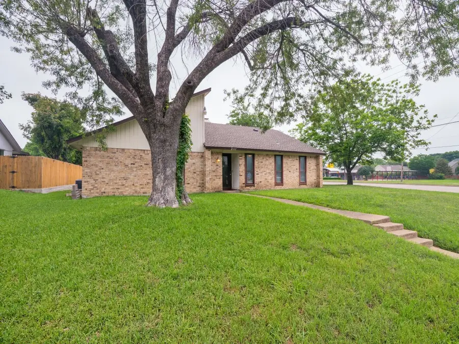 2111 Meredith Lane, Richardson, TX 75081 - #2
