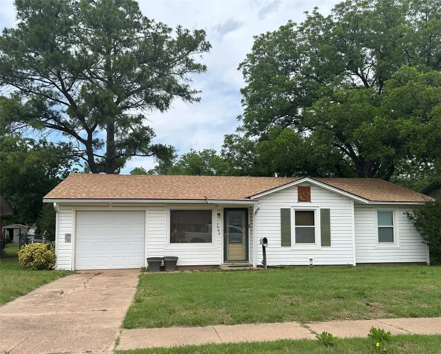 1002 W Bloodworth, Olney, TX 76374 - #2