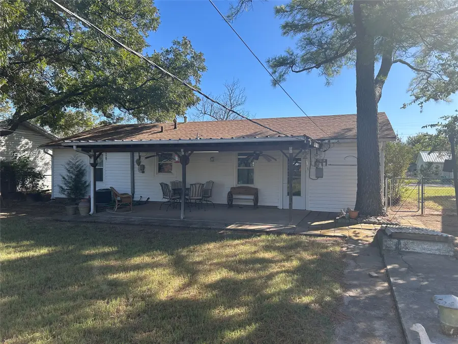 1002 W Bloodworth, Olney, TX 76374 - #3