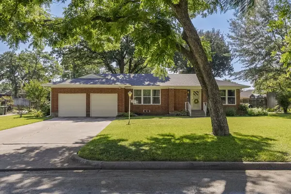 1905 Thomas Place, Arlington, TX 76010