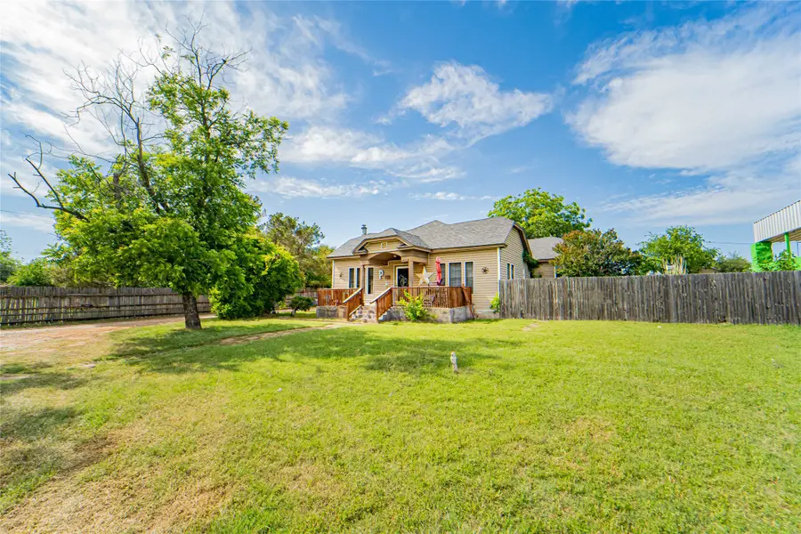 1404 W Walker Street, Breckenridge, TX 76424 - #2