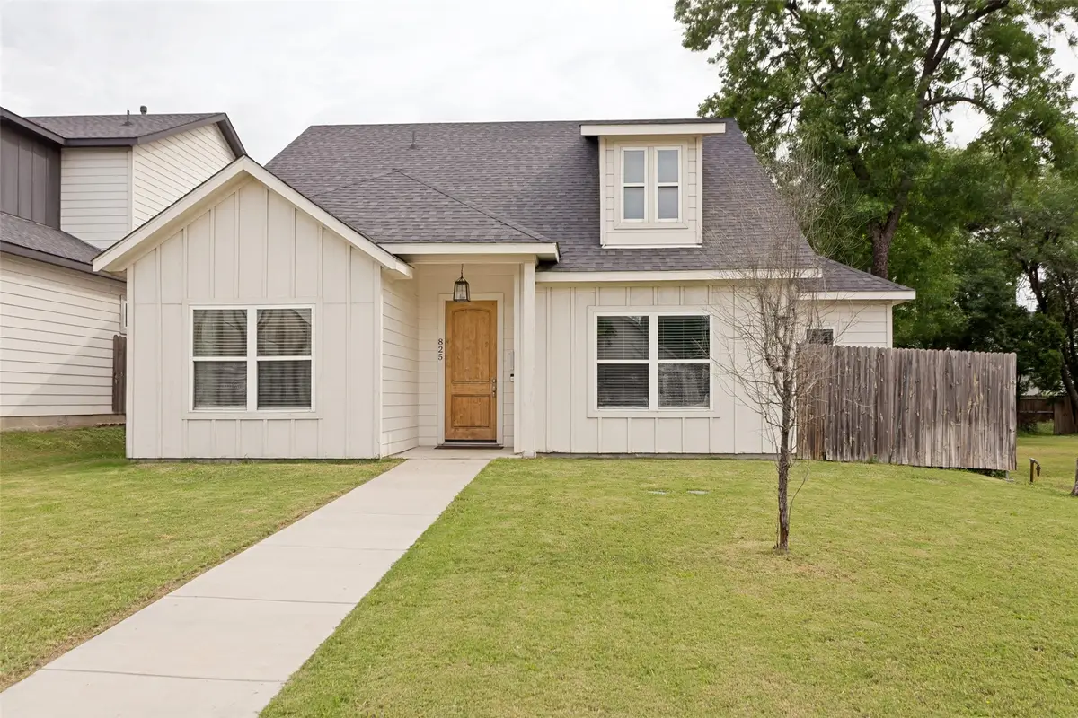 825 E Powell Avenue, Fort Worth, TX 76104 - #1