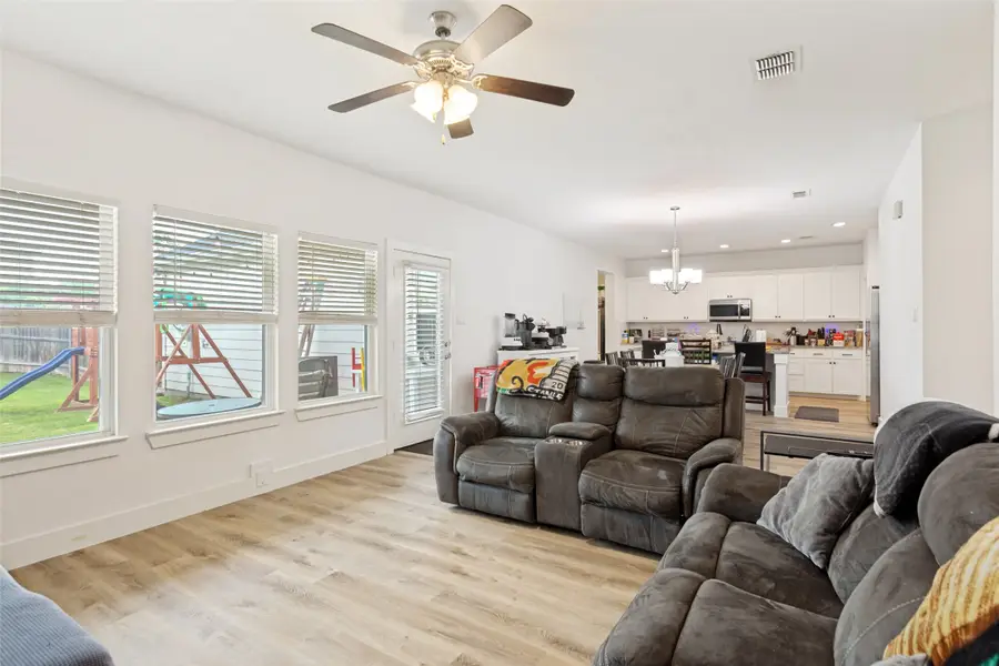 825 E Powell Avenue, Fort Worth, TX 76104 - #3