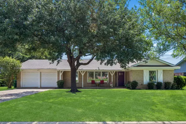 901 Raintree Road, Fort Worth, TX 76103