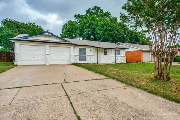903 Woodbrook Street, Arlington, TX 76011