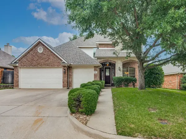 931 Park Forest Drive, Hurst, TX 76053