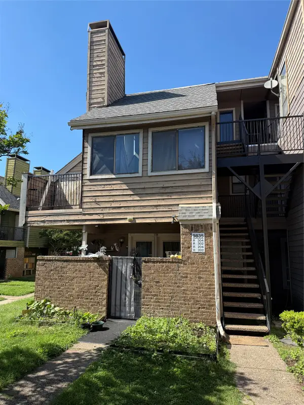 9835 Walnut Street #204, Dallas, TX 75243