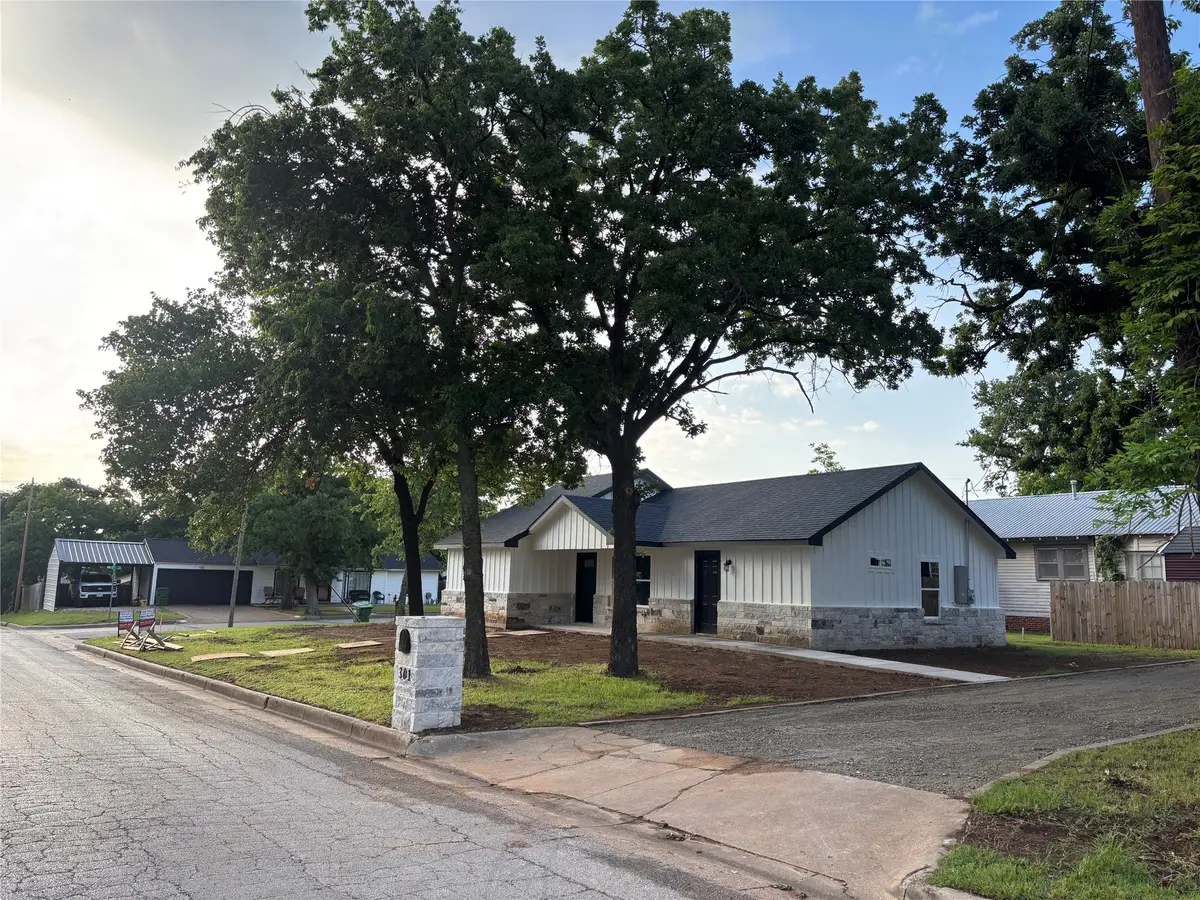 301 23rd Street, Mineral Wells, TX 76067 - #1