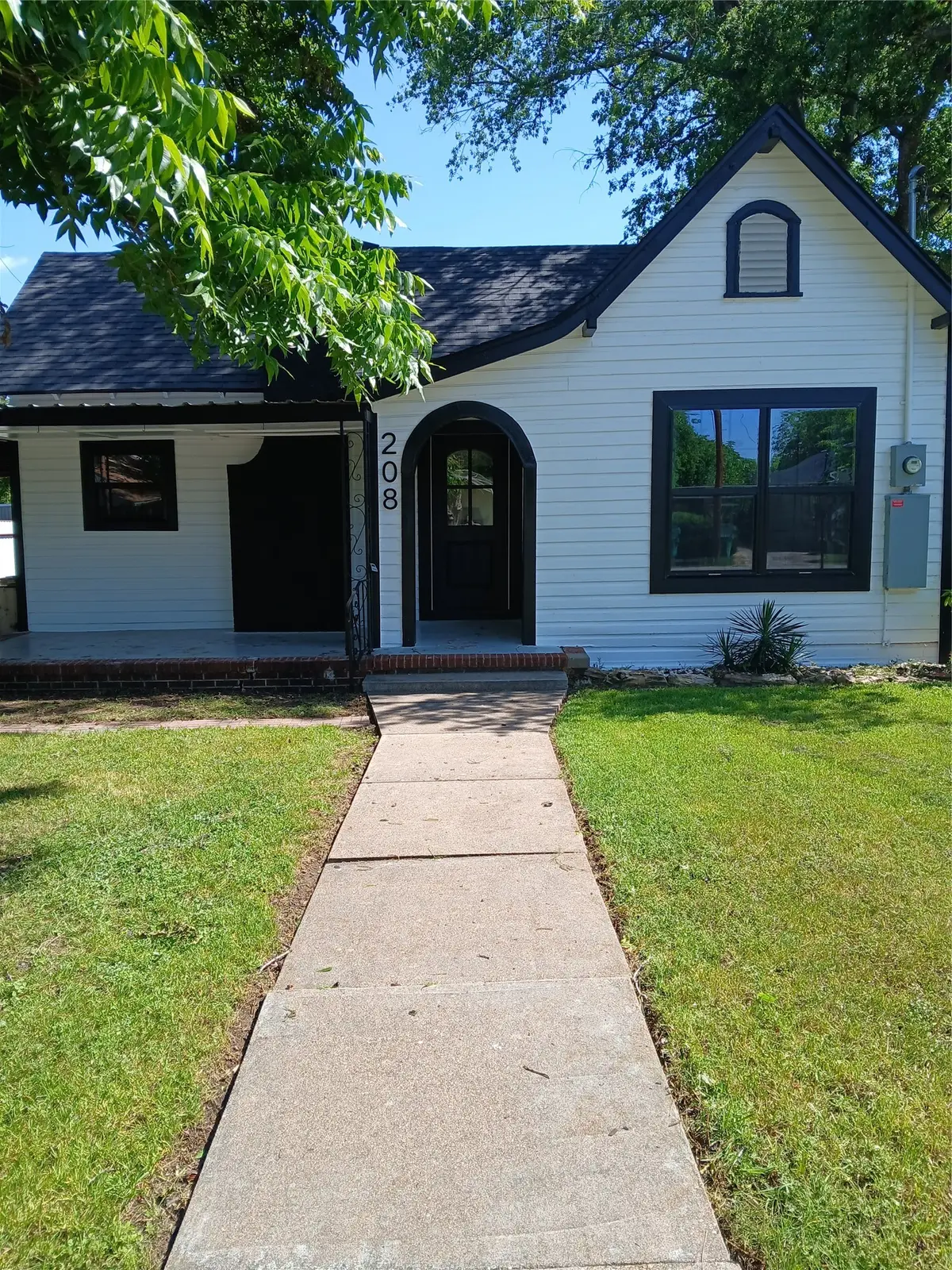 208 E 9th Street, Coleman, TX 76834 - #1