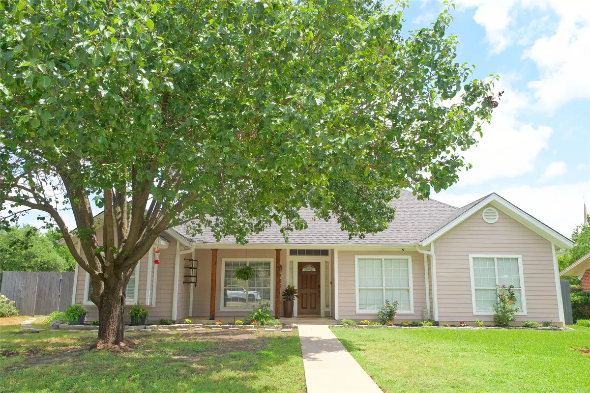 732 N Elm Street, Muenster, TX 76252 - #1