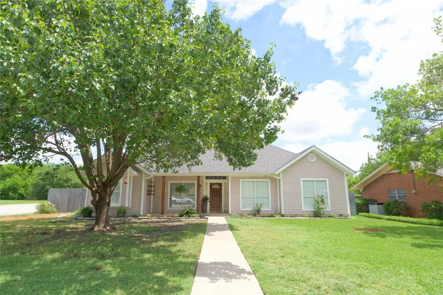 732 N Elm Street, Muenster, TX 76252 - #2