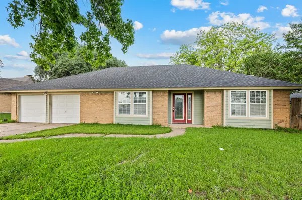 204 Overcrest Drive, Benbrook, TX 76126