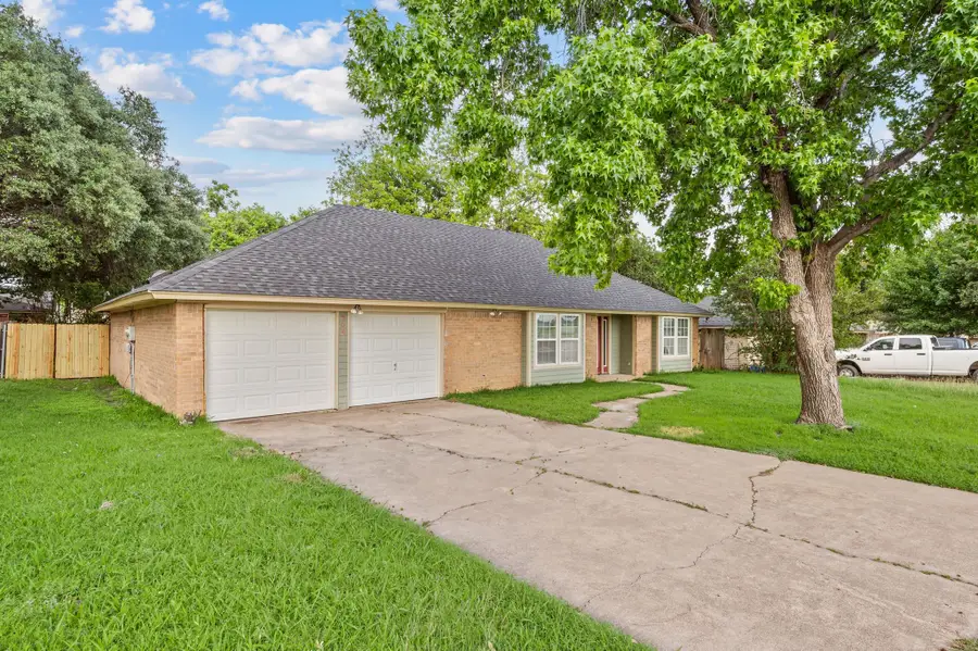 204 Overcrest Drive, Benbrook, TX 76126 - #2