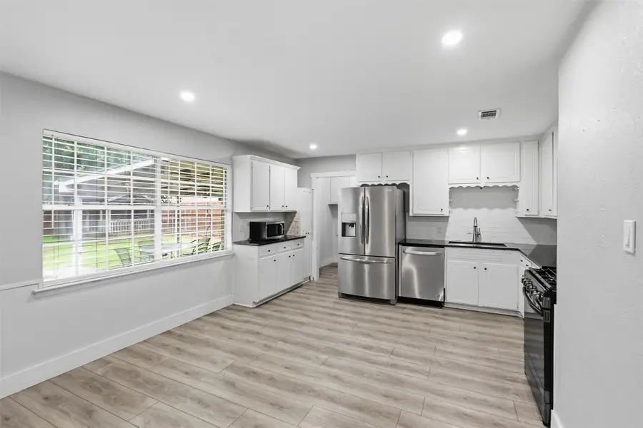 205 W Huitt Lane, Euless, TX 76040 - #3