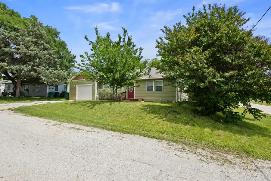 107 S Flower Lane, Chico, TX 76431 - #3