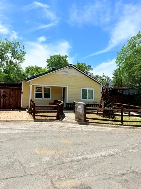 3028 Carnation Avenue, Fort Worth, TX 76111
