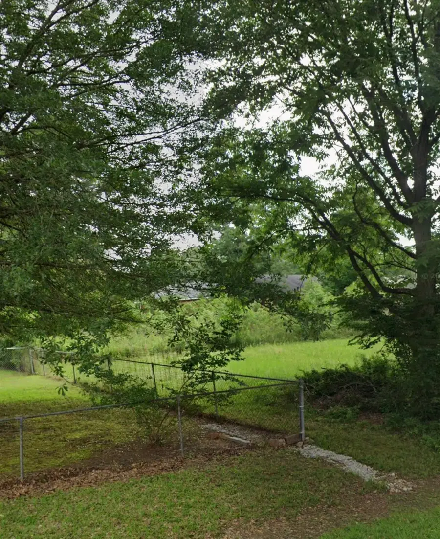 2202 E Avenue B, Hooks, TX 75561 - #2