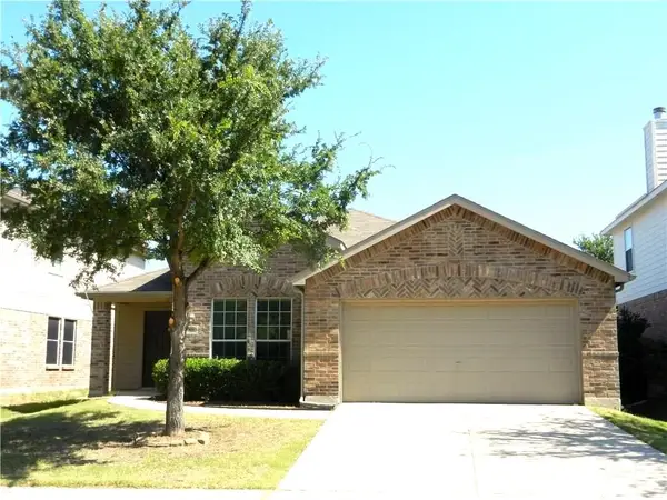 909 Starling Lane, Aubrey, TX 76227