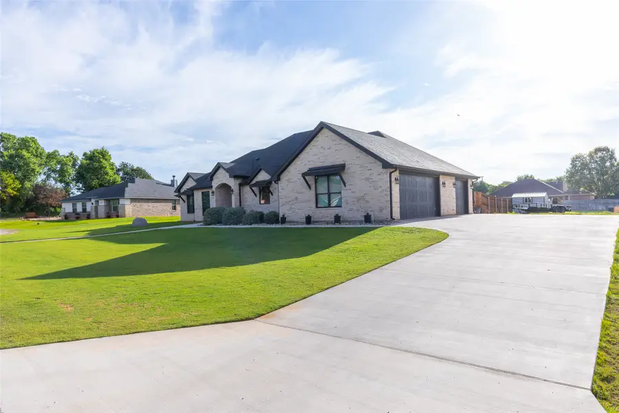350 Lakeview, Baird, TX 79504 - #2