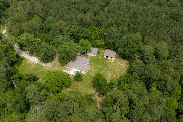 302 An County Road 3914, Palestine, TX 75801