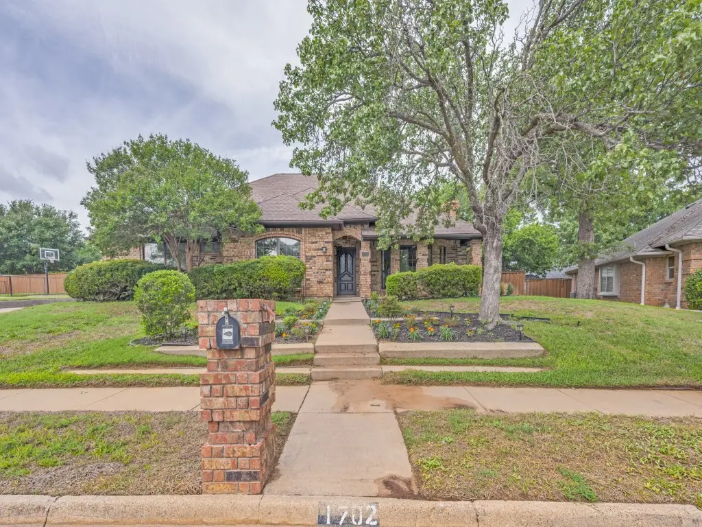 1702 Dickerson Drive, Pantego, TX 76013 - #1