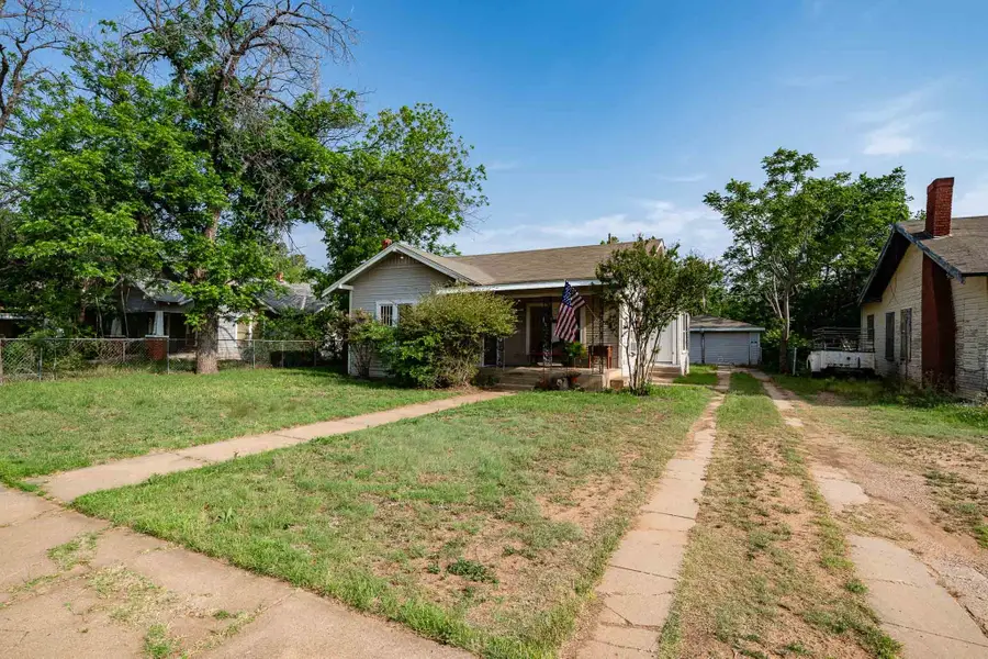 1015 E Reynolds Street, Stamford, TX 79553 - #2
