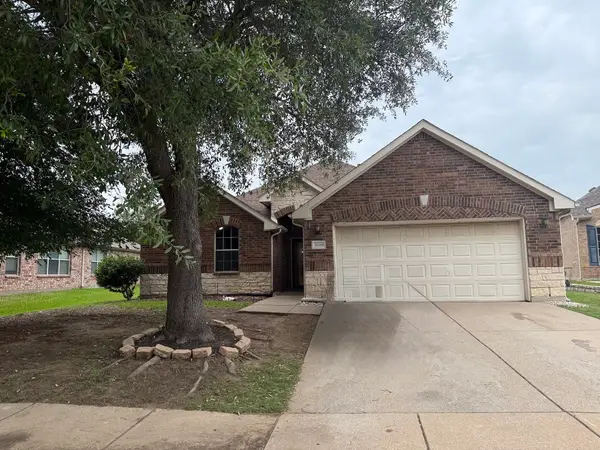 2440 Walker Street, Grand Prairie, TX 75052