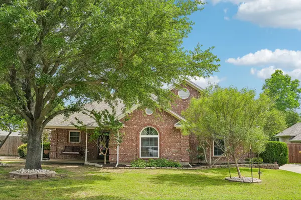 304 Woodlawn Street, Krum, TX 76249