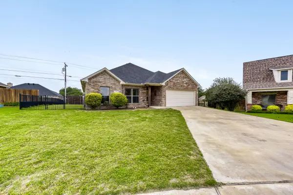 1604 Belle Plain Drive, Cleburne, TX 76033