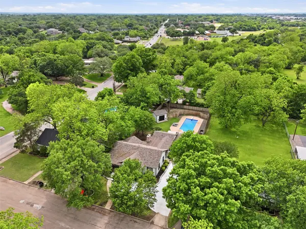 216 Sunset Drive, Cleburne, TX 76033