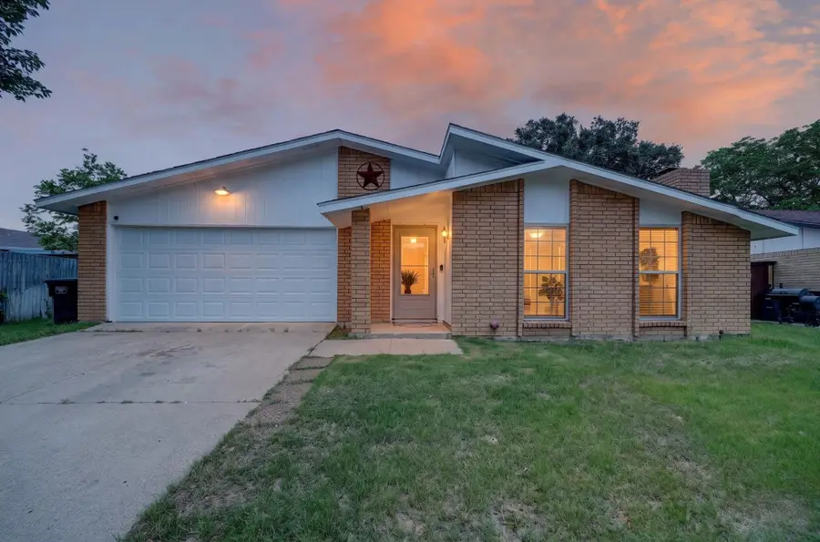 4036 Seven Gables Street, Fort Worth, TX 76133 - #2