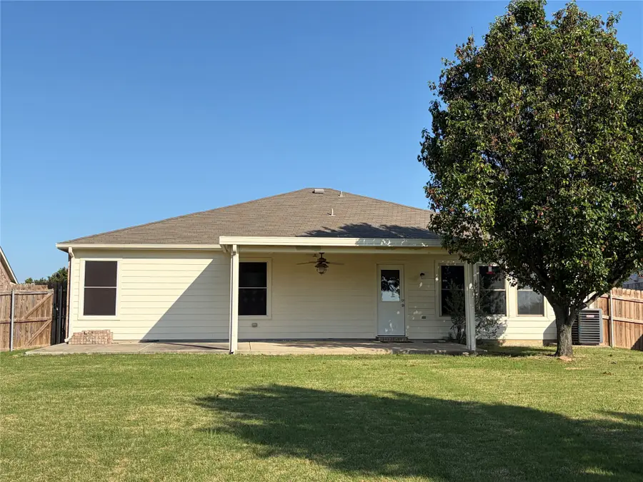 209 Broken Arrow, Krum, TX 76249 - #2