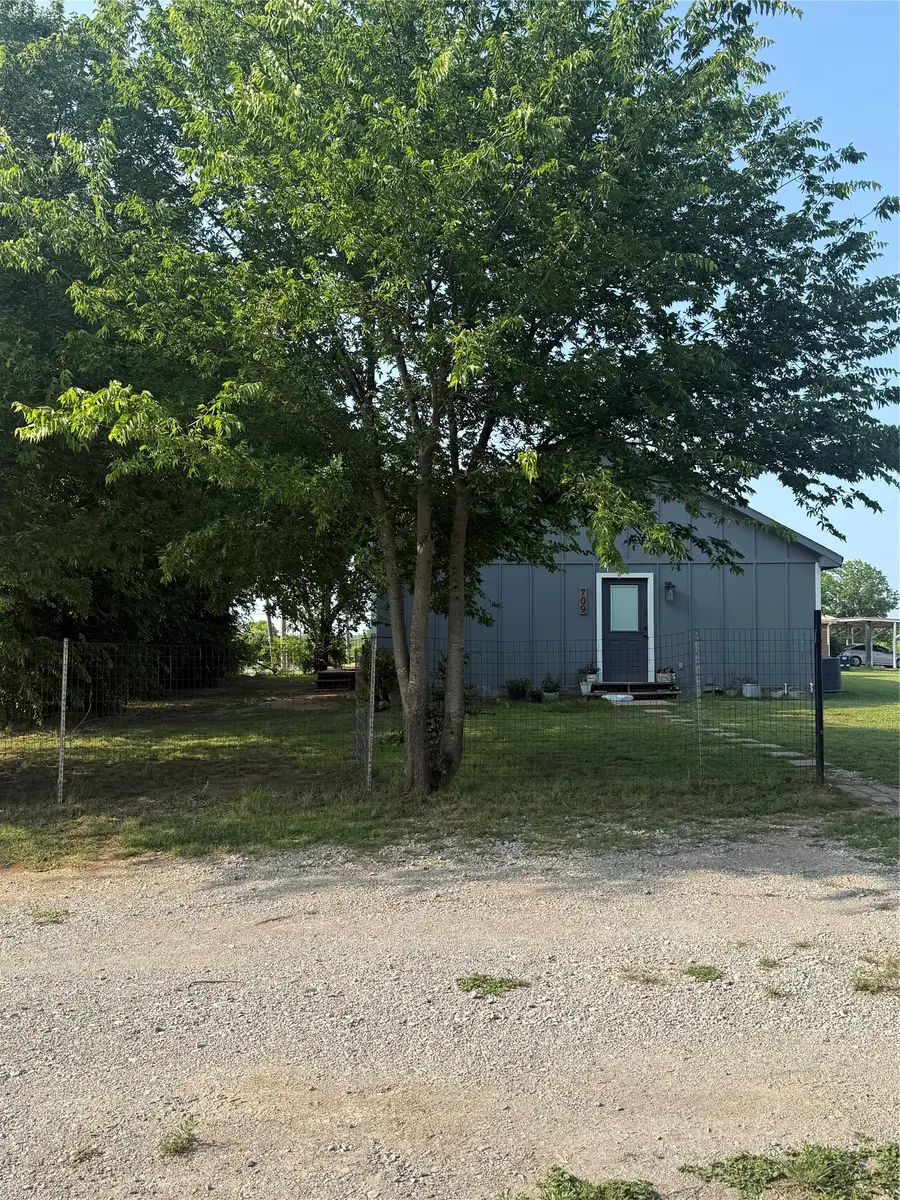 709 W Live Oak Street, Alvord, TX 76225 - #3