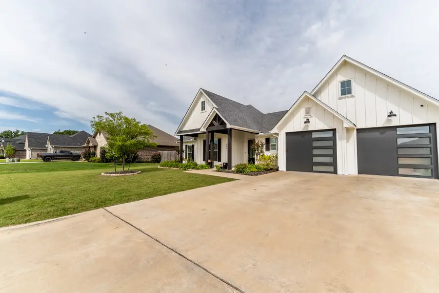 404 Stone Briar Drive N, Sulphur Springs, TX 75482 - #2