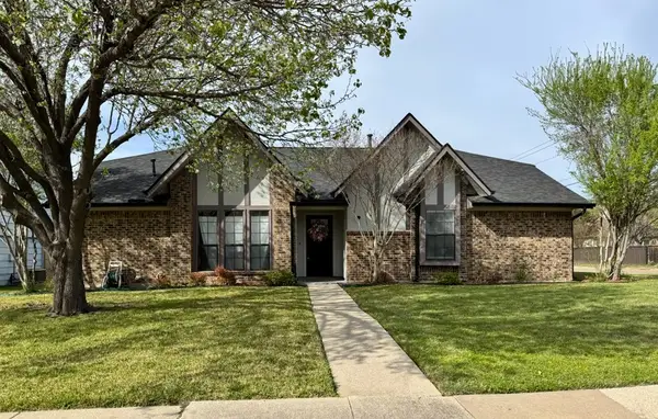 2627 Winterlake Drive, Carrollton, TX 75006