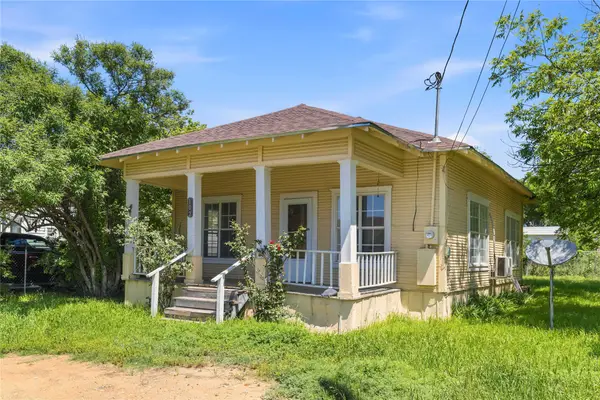 102 E Fitzgerald Street, Bangs, TX 76823